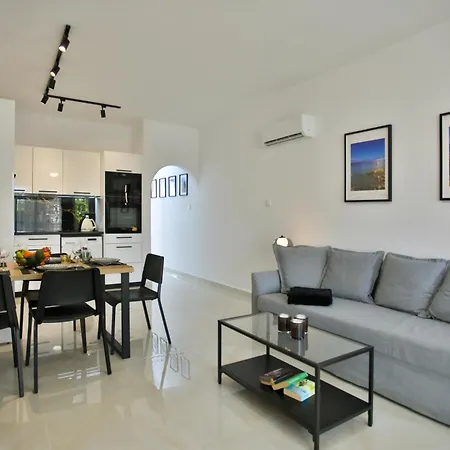 Mycyprusstay - Jo's Cosy 1 Bedroom Paphos